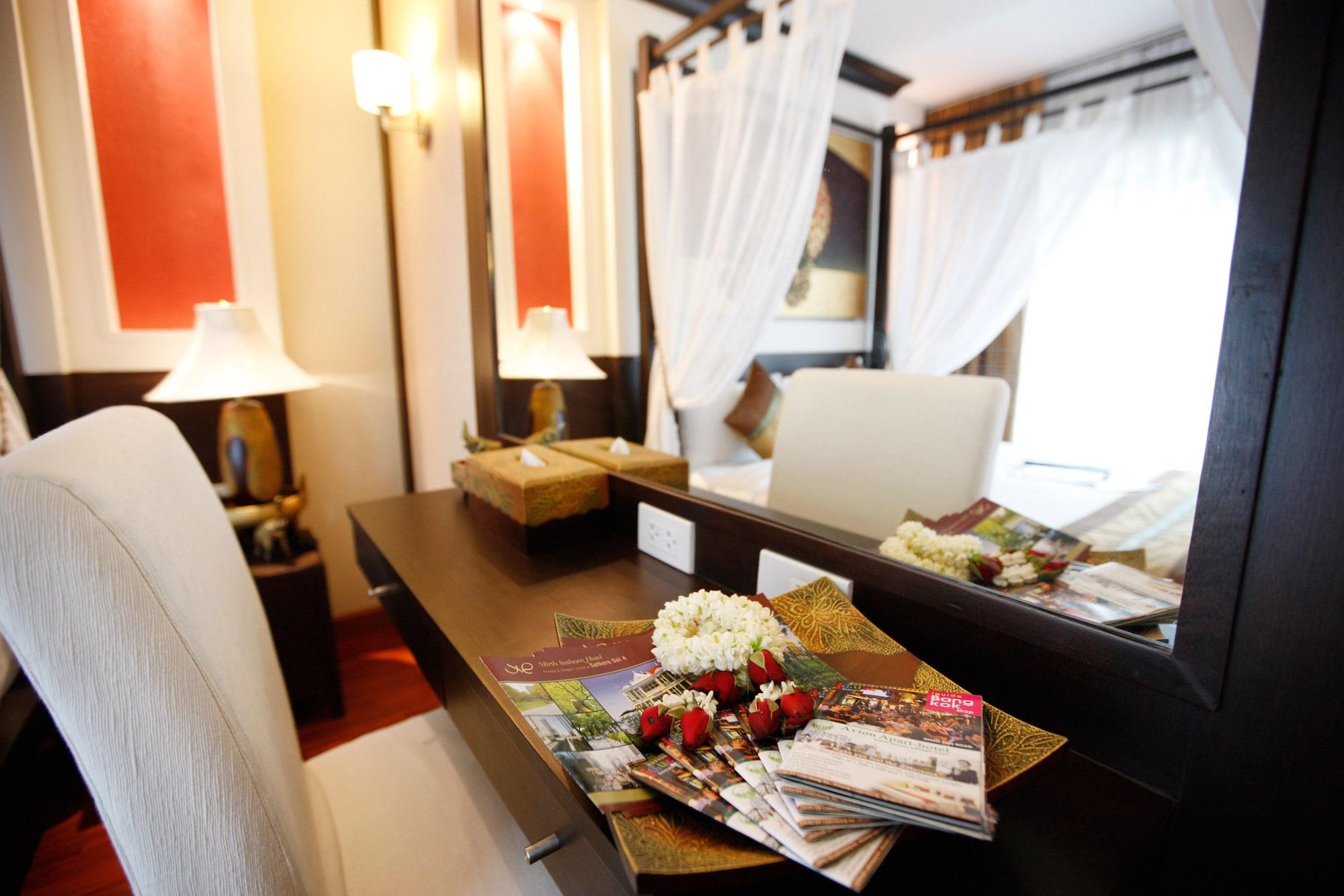Mirth Sathorn Hotel Bangkok Exterior foto